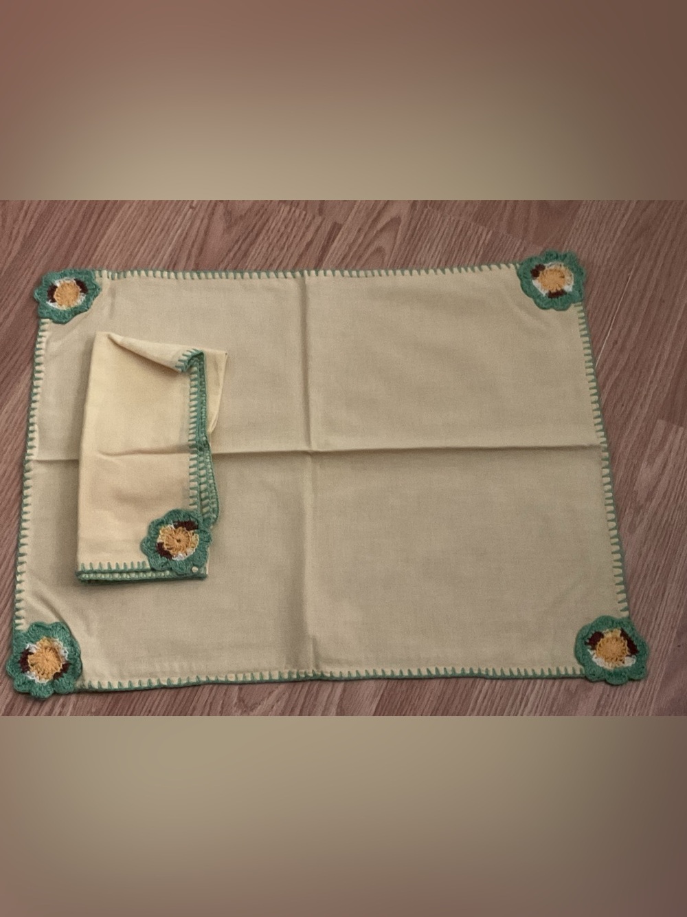 VINTAGE Handmade Crochet-Trim Placemat Set SOFT  YELLOW Floral Corners &NAPKINS